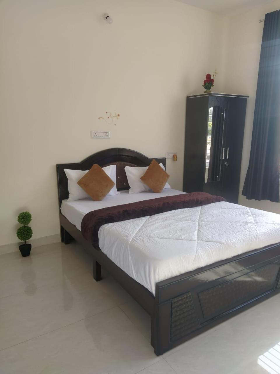 Nandi Skandagiri Guest House ภายนอก รูปภาพ